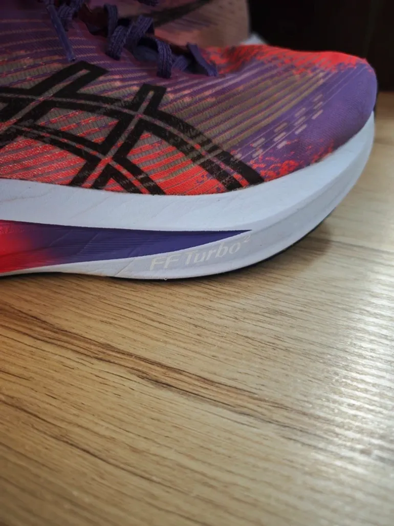 Asics Megablast bike d'occasion — image 14 sur 15