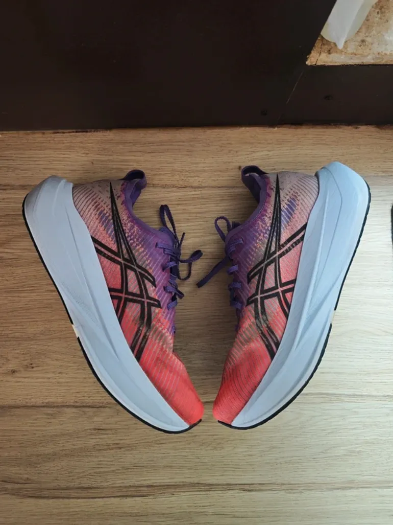 Asics Megablast bike d'occasion — image 2 sur 15