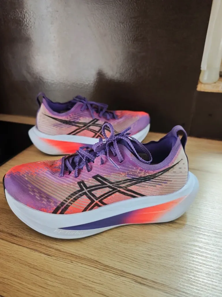 Asics Megablast bike d'occasion — image 3 sur 15