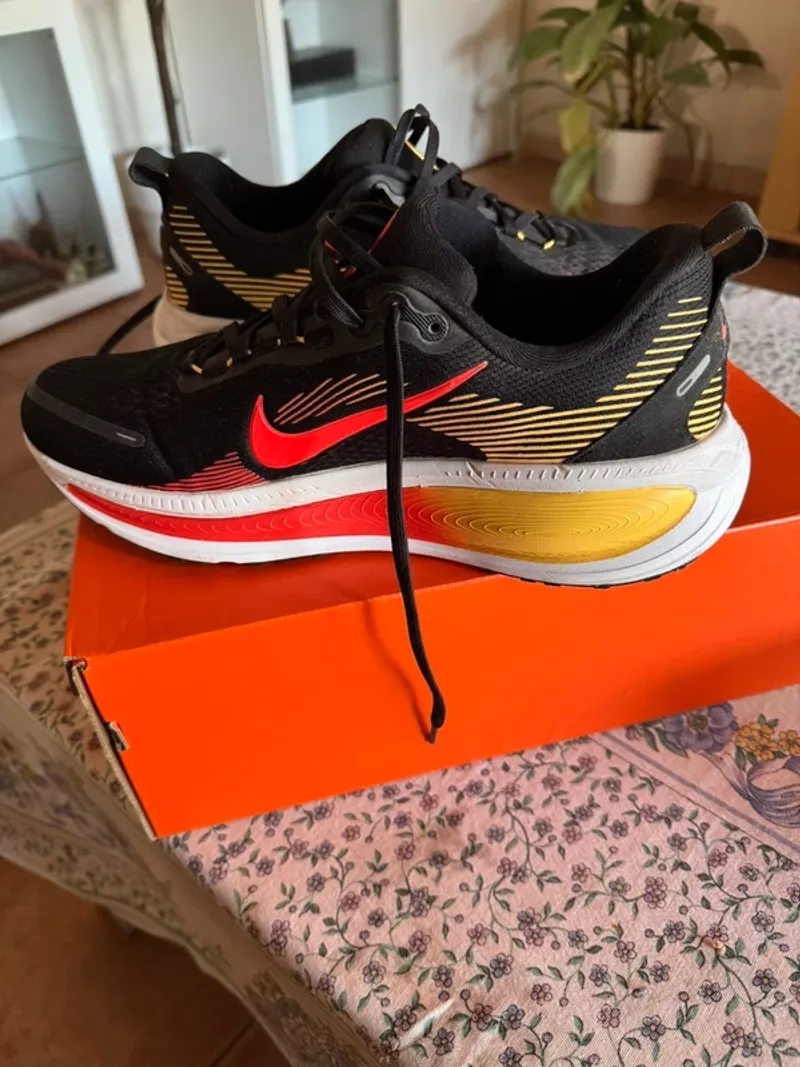 Used Nike Vomero 18 Running Shoes