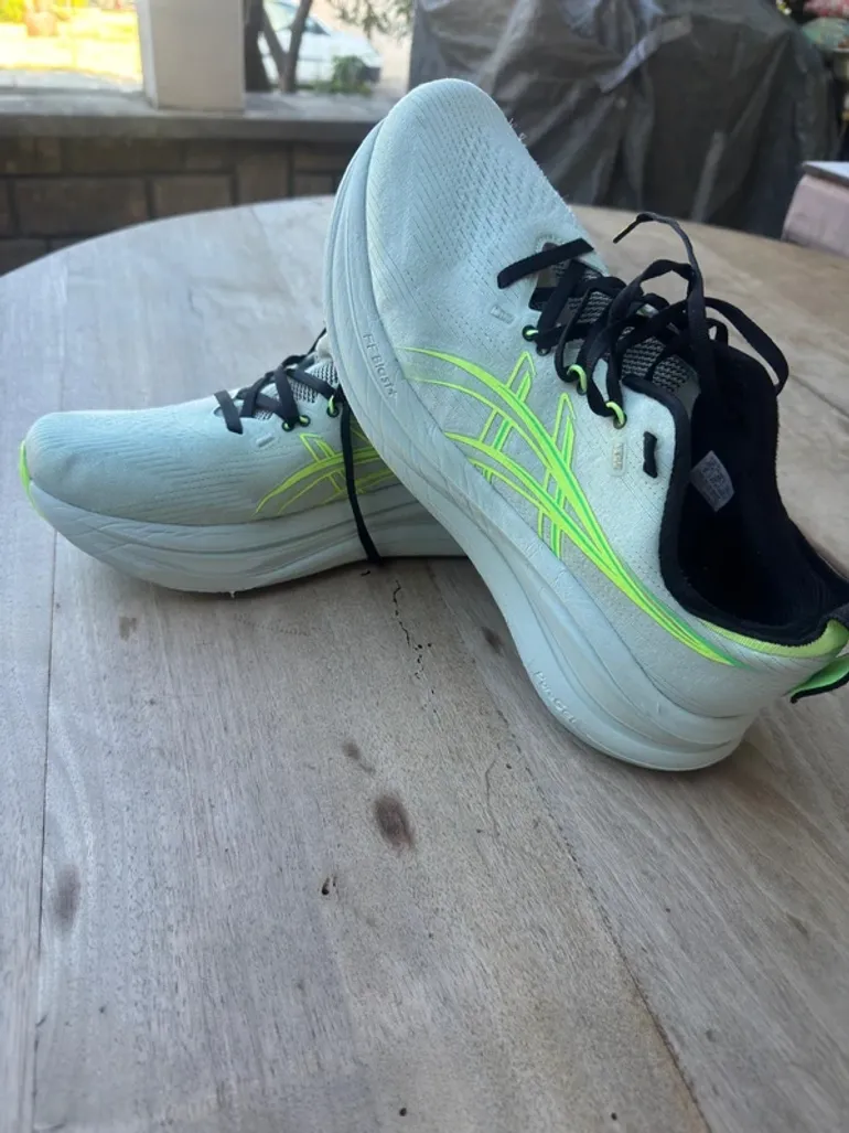 Used Asics Gel-Nimbus 28 bike — image 2 of 4