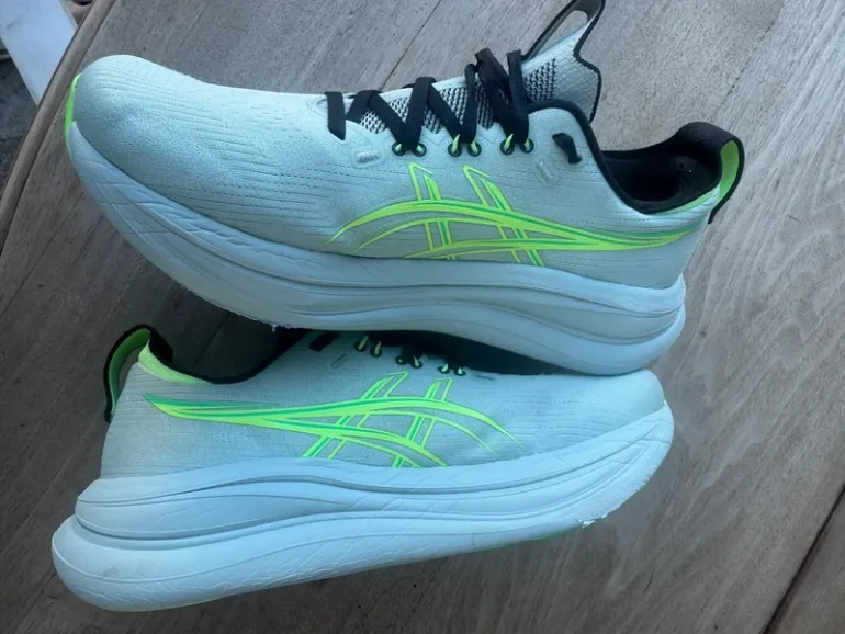 Used Asics Gel-Nimbus 28 bike — image 3 of 4