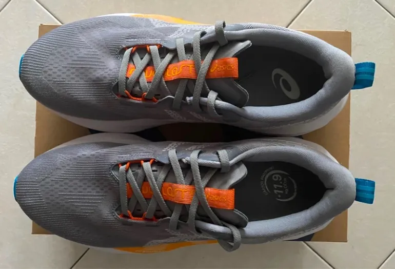 Asics Novablast 5 bike d'occasion — image 3 sur 4