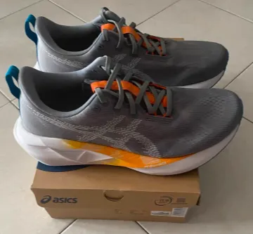 Asics Novablast 5 bike d'occasion — image 2 sur 4
