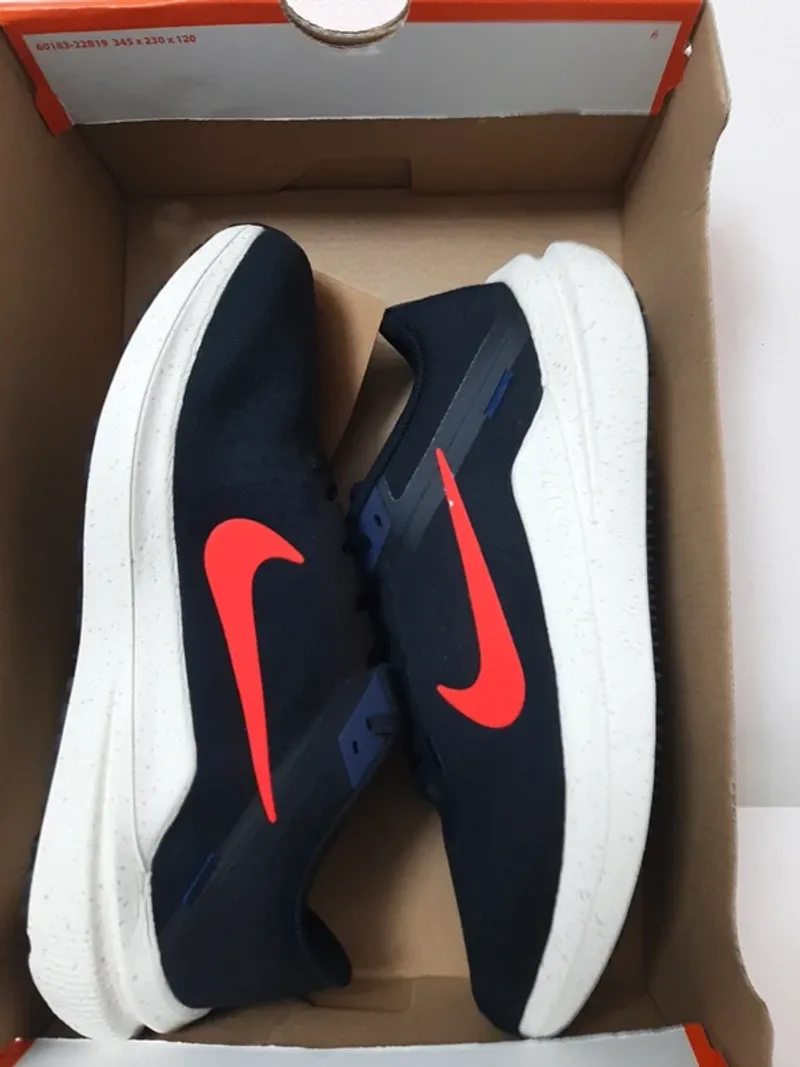 Used Nike Air Winflo 10 Running Shoes