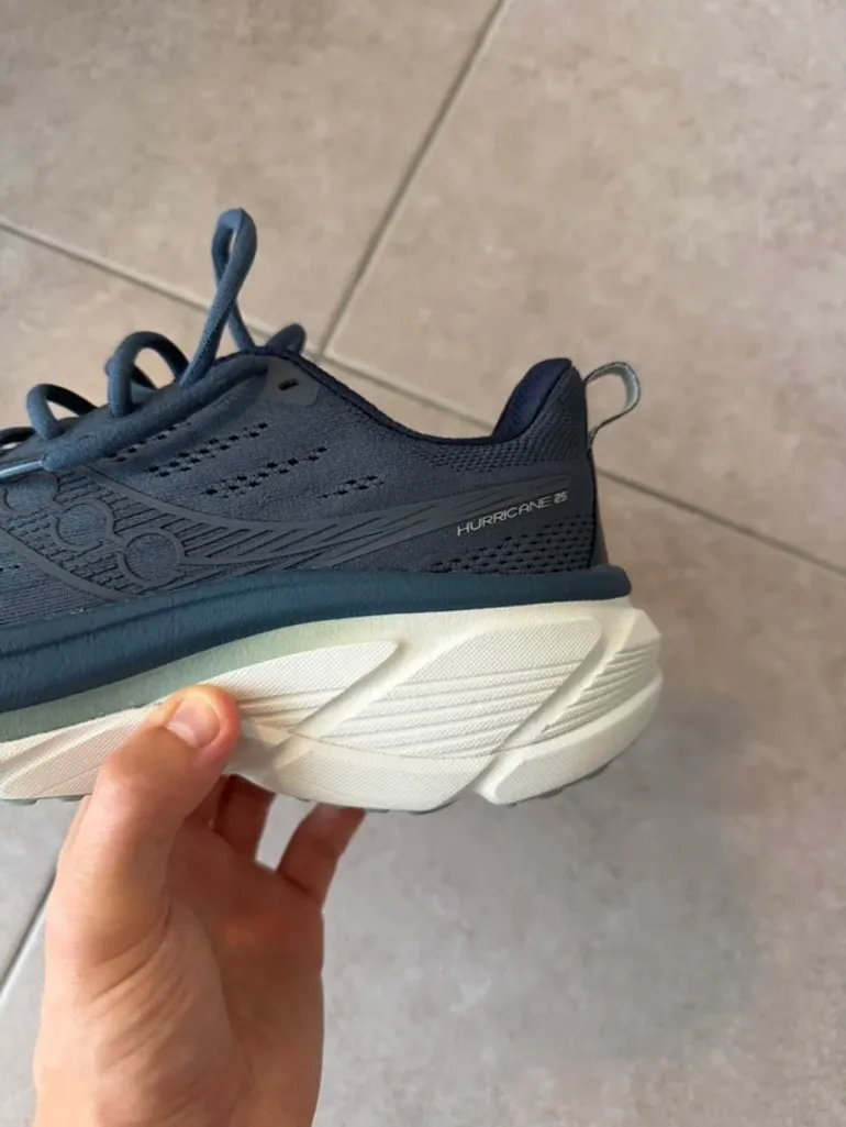 Used Saucony Hurricane 25 bike — image 2 of 3
