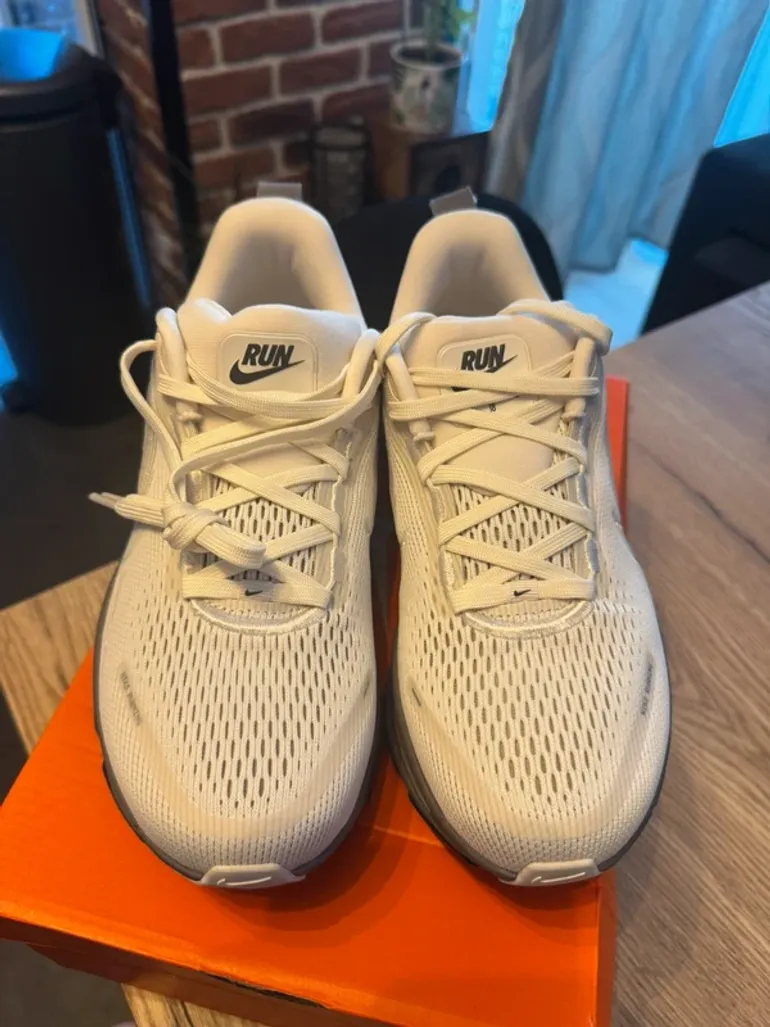Nike Vomero 18 SE bike d'occasion — image 2 sur 9
