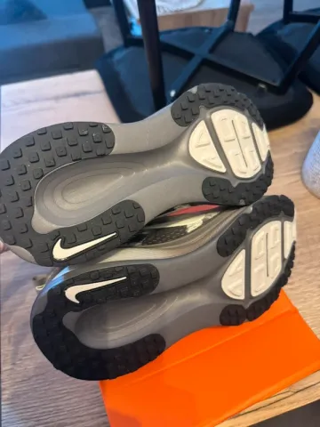 Nike Vomero 18 SE bike d'occasion — image 6 sur 9