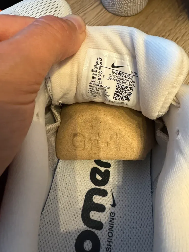 Nike Vomero 18 SE bike d'occasion — image 4 sur 9