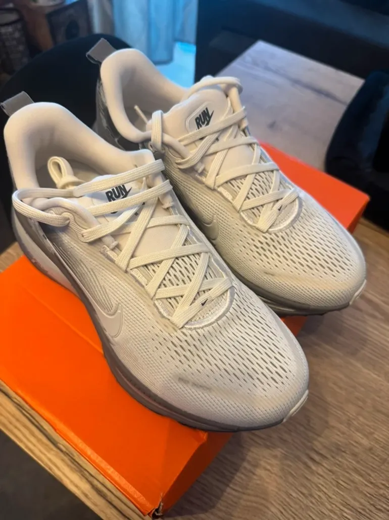 Nike Vomero 18 SE bike d'occasion — image 3 sur 9