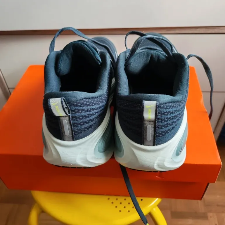 Käytetty Nike Vomero Plus ZoomX bike — kuva 5 / 14