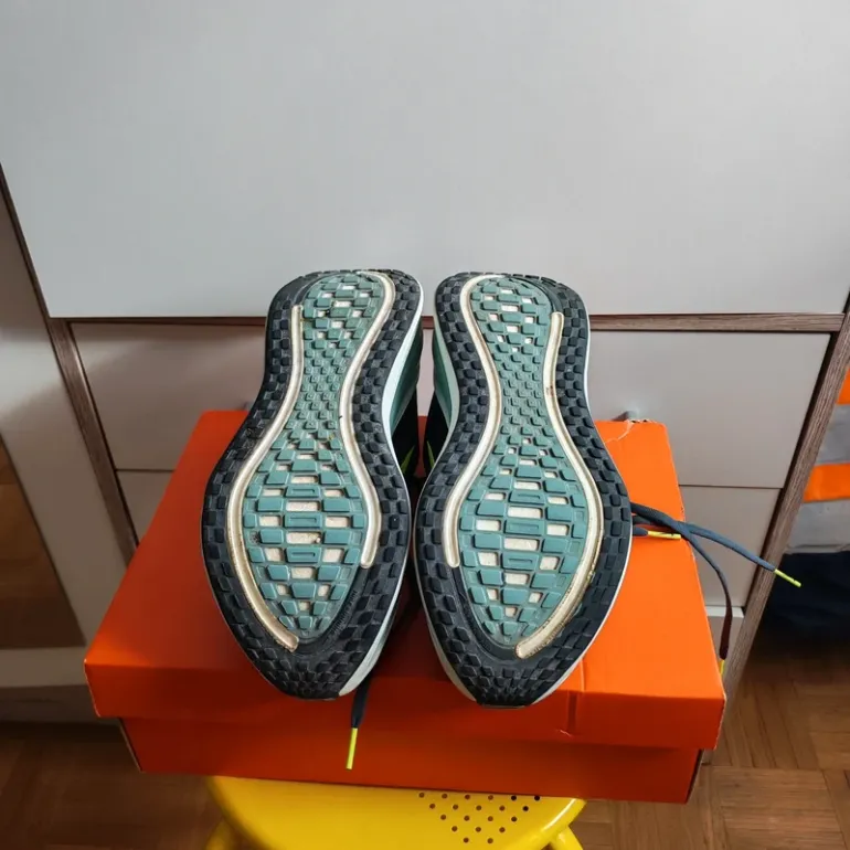 Käytetty Nike Vomero Plus ZoomX bike — kuva 6 / 14