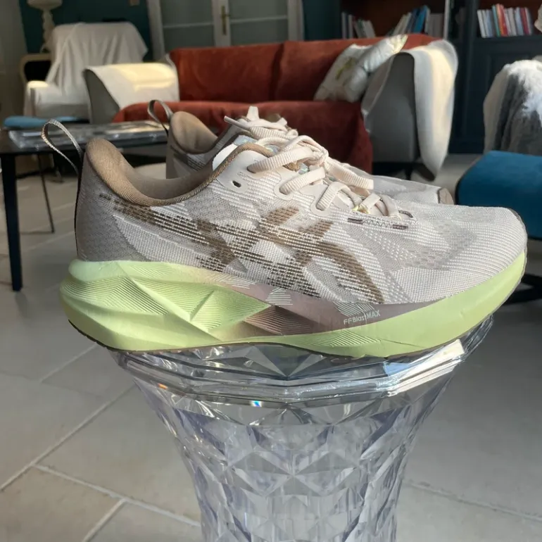 Käytetty Asics Novablast 5 bike — kuva 2 / 7