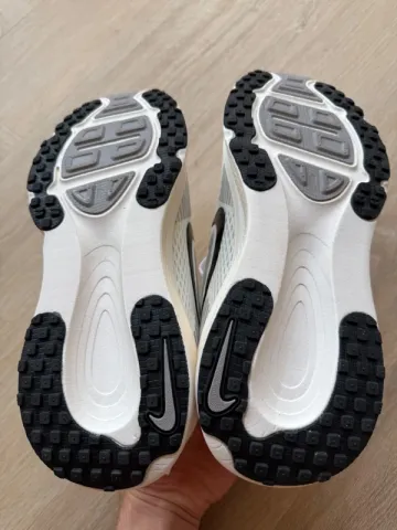 Nike Vomero 18 bike d'occasion — image 7 sur 7
