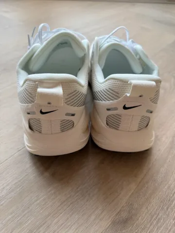 Nike Vomero 18 bike d'occasion — image 3 sur 7