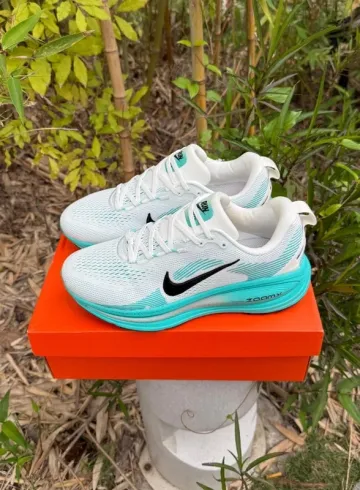 Nike Vomero 18 ZoomX bike d'occasion — image 1 sur 8