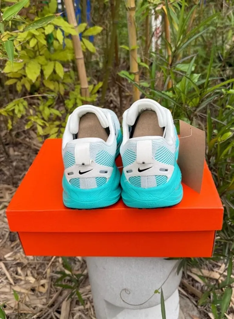Nike Vomero 18 ZoomX bike d'occasion — image 4 sur 8