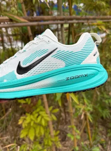 Nike Vomero 18 ZoomX bike d'occasion — image 6 sur 8