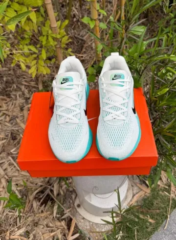 Nike Vomero 18 ZoomX bike d'occasion — image 2 sur 8