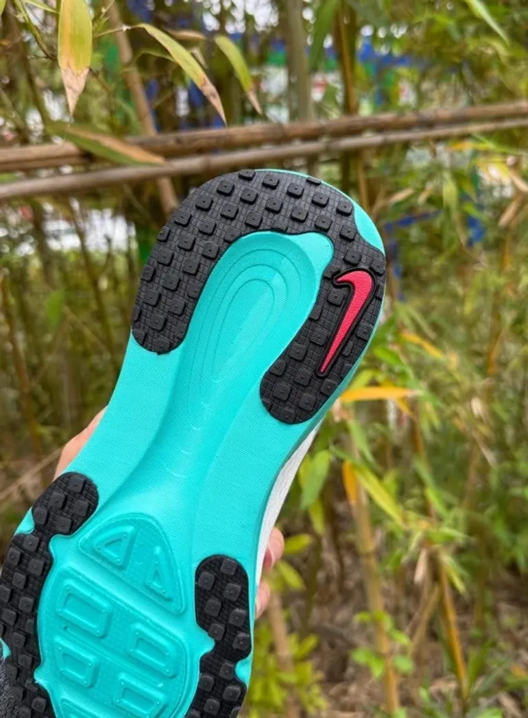 Nike Vomero 18 ZoomX bike d'occasion — image 8 sur 8