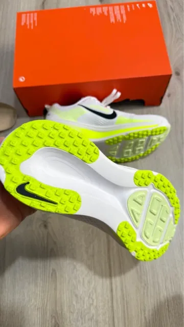 Used Nike Vomero 18 bike — image 9 of 11