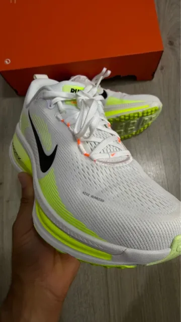 Used Nike Vomero 18 bike — image 2 of 11