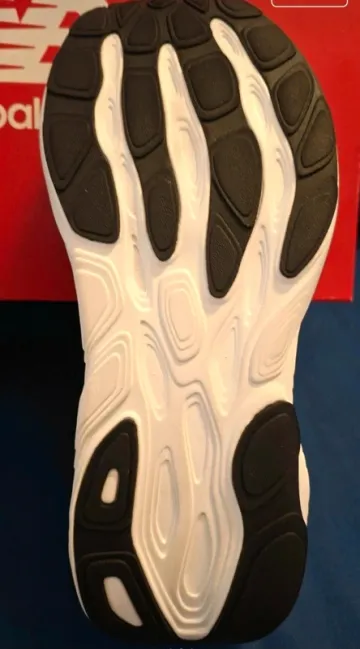 Used New Balance Fresh Foam X 880 v15 bike — image 11 of 14