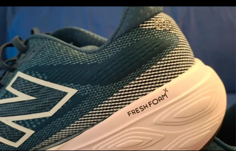 Used New Balance Fresh Foam X 880 v15 bike — image 8 of 14