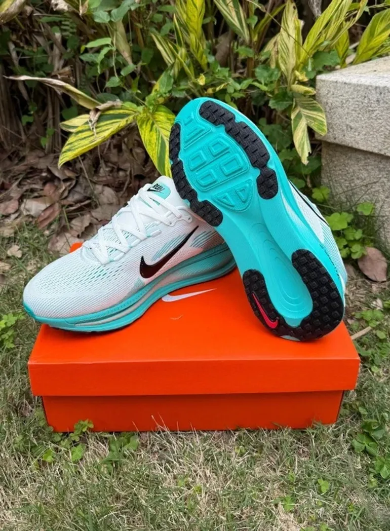 Used Nike Vomero 18 ZoomX bike — image 5 of 8