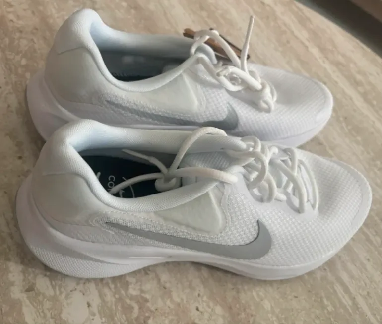 Tweedehands Nike Révolution 7 bike — afbeelding 3 van 6