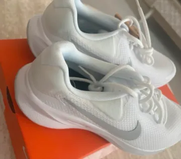 Tweedehands Nike Révolution 7 bike — afbeelding 1 van 6