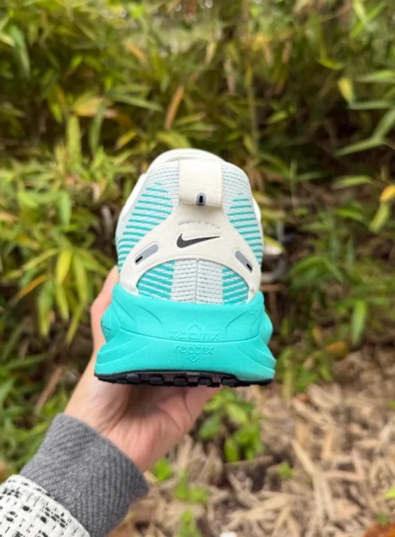 Nike Vomero 18 ZoomX bike d'occasion — image 6 sur 8