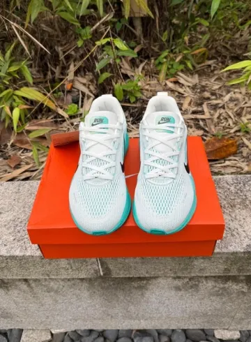 Nike Vomero 18 ZoomX bike d'occasion — image 2 sur 8