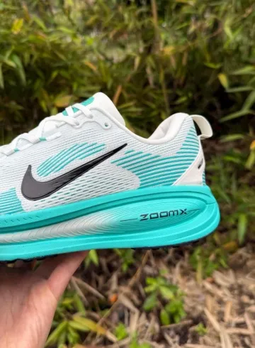 Nike Vomero 18 ZoomX bike d'occasion — image 7 sur 8