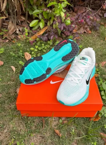 Nike Vomero 18 ZoomX bike d'occasion — image 5 sur 8