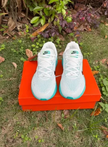 Nike Vomero 18 ZoomX bike d'occasion — image 2 sur 8