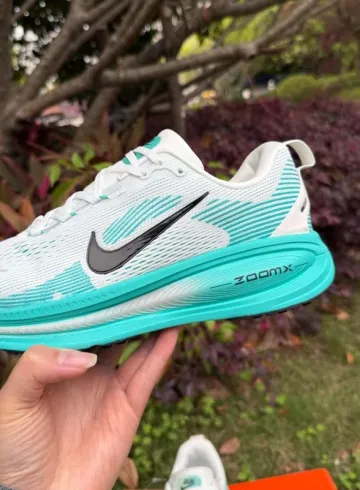 Nike Vomero 18 ZoomX bike d'occasion — image 8 sur 8