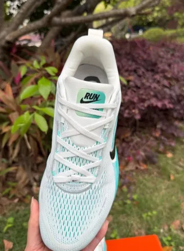 Nike Vomero 18 ZoomX bike d'occasion — image 6 sur 8