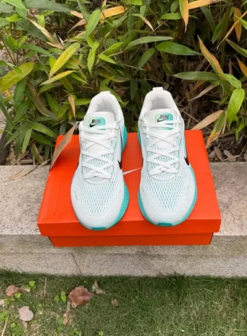 Nike Vomero 18 ZoomX bike d'occasion — image 2 sur 8