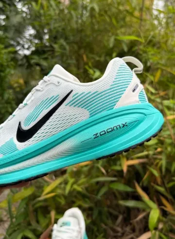 Nike Vomero 18 ZoomX bike d'occasion — image 7 sur 8
