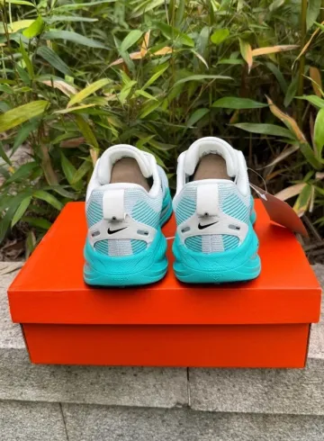 Nike Vomero 18 ZoomX bike d'occasion — image 4 sur 8