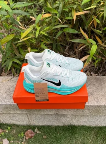 Nike Vomero 18 ZoomX bike d'occasion — image 3 sur 8