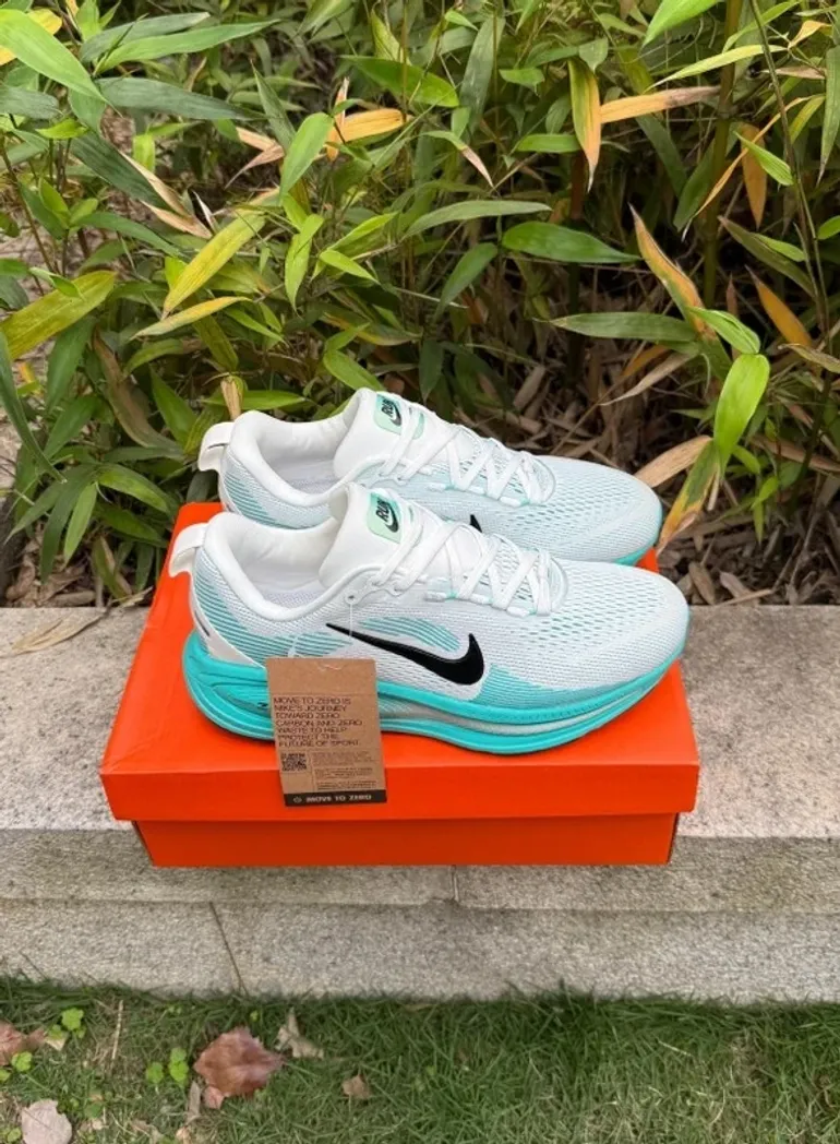 Nike Vomero 18 ZoomX bike d'occasion — image 3 sur 8