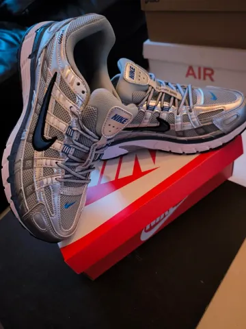 Used Nike Running Shoes bike — image 1 of 4