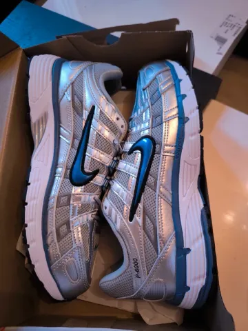 Used Nike Running Shoes bike — image 2 of 4