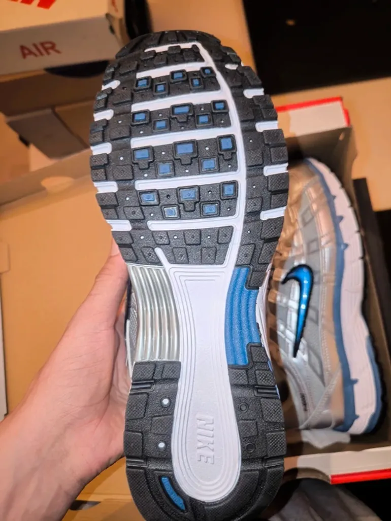 Used Nike Running Shoes bike — image 3 of 4