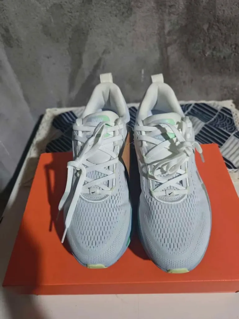 Nike Vomero 18 Shadow bike d'occasion — image 4 sur 5