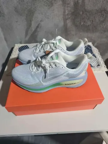 Nike Vomero 18 Shadow bike d'occasion — image 3 sur 5