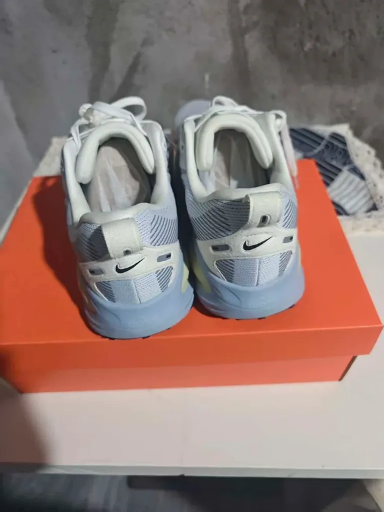 Nike Vomero 18 Shadow bike d'occasion — image 2 sur 5