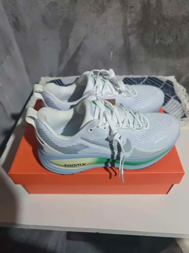 Nike Vomero 18 bike d'occasion — image 3 sur 5